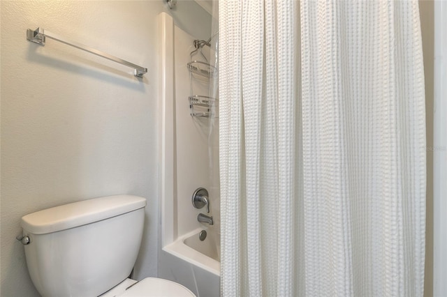 76 Heather Point Ct, New Smyrna Beach, FL 32169 - full bathroom featuring toilet and shower / tub combo with curtain