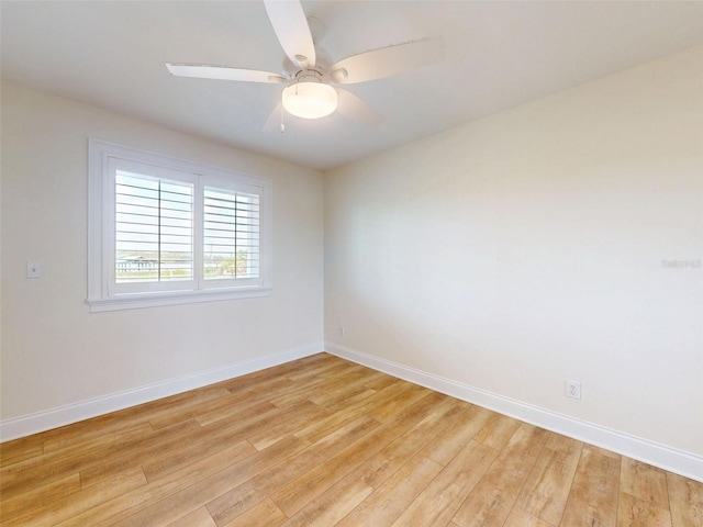 2950 Sunset Dr, New Smyrna Beach, FL 32168 - empty room featuring light wood-style floors, baseboards, and ceiling fan