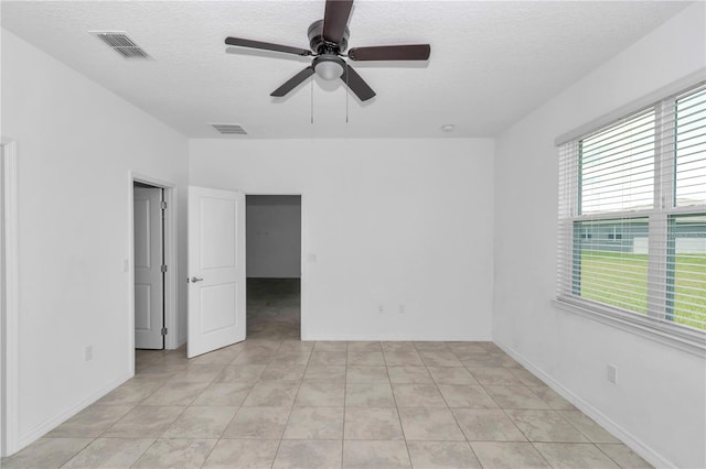 7223 SW 61st Pl, Ocala, FL 34474 - unfurnished room featuring a ceiling fan and a textured ceiling