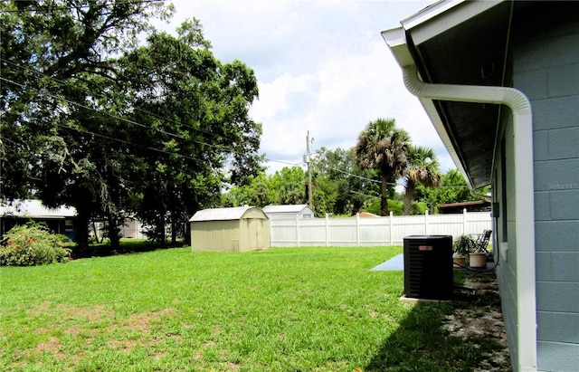 1920 Travelers Palm Dr, Edgewater, FL 32141 - view of yard featuring a shed