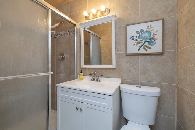 653 Goodwin Ave, New Smyrna Beach, FL 32169 - full bathroom with tile walls, a tile shower, and vanity
