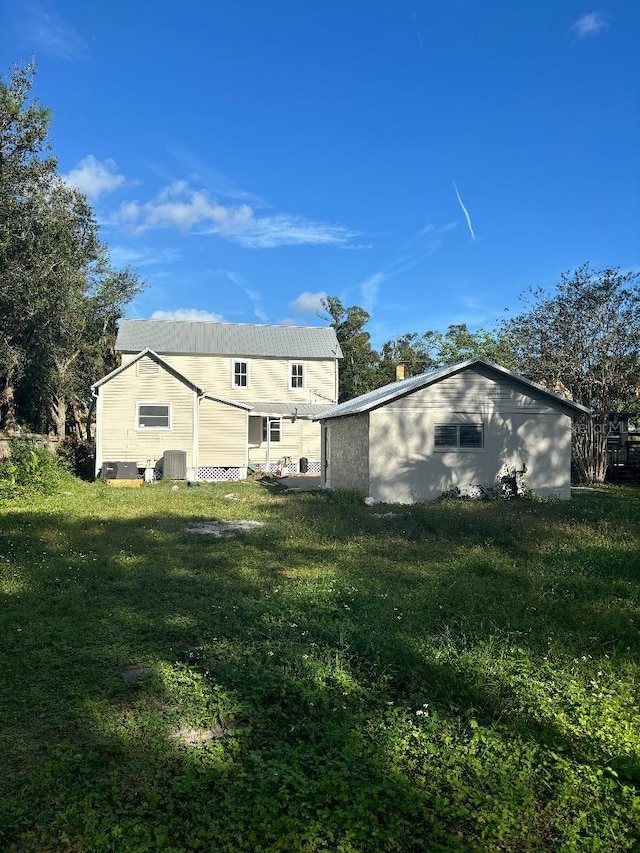 306 Murray St, New Smyrna Beach, FL 32168 - rear view of property featuring a lawn