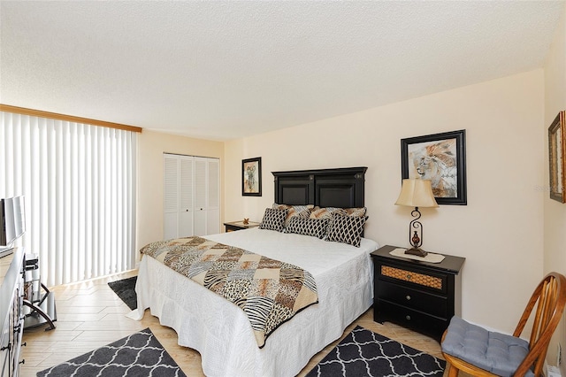 1 Oceans W Blvd Unit 1B5, Daytona Beach, FL 32118 - bedroom with a closet and a textured ceiling