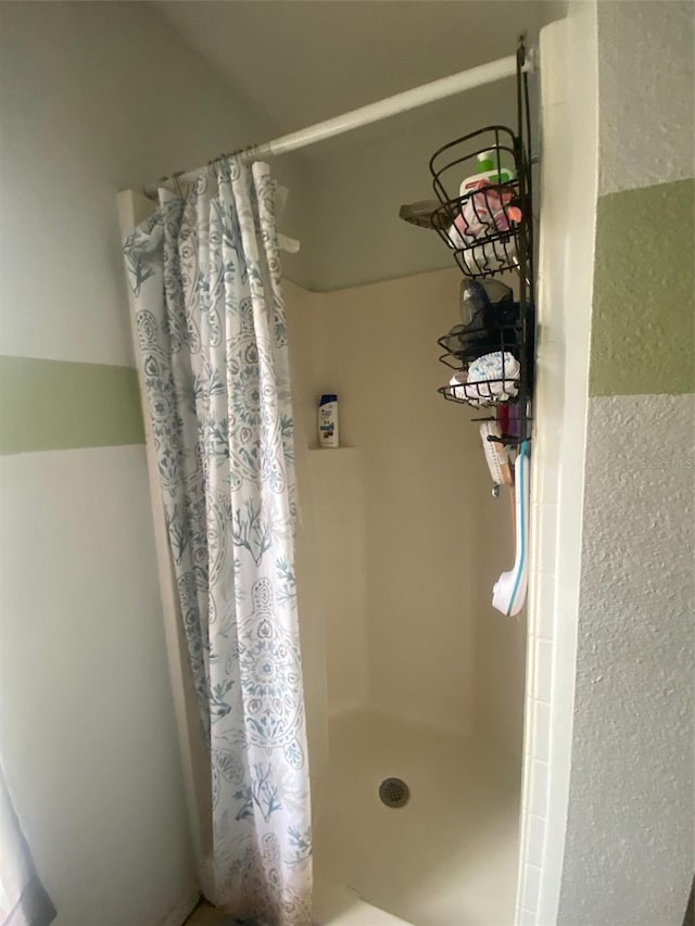 2122 Orange Tree Dr, Edgewater, FL 32141 - bathroom featuring curtained shower