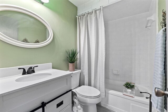 800 Black Duck Dr, Port Orange, FL 32127 - bathroom featuring vanity and shower / bathtub combination with curtain