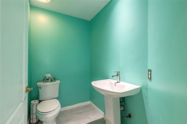 904 Clubhouse Blvd, New Smyrna Beach, FL 32168 - half bath with toilet and baseboards