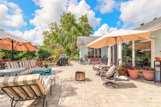 904 Clubhouse Blvd, New Smyrna Beach, FL 32168 - view of patio / terrace featuring outdoor lounge area and area for grilling