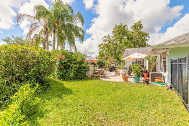 904 Clubhouse Blvd, New Smyrna Beach, FL 32168 - view of yard with a patio area