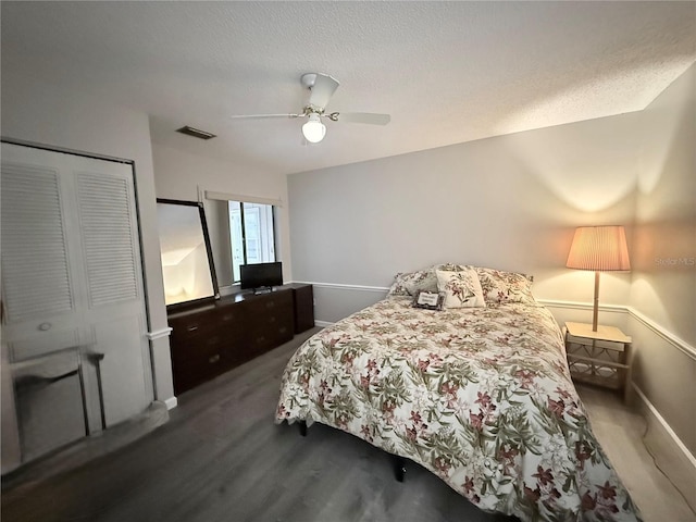 51 Fore Dr, New Smyrna Beach, FL 32168 - bedroom with a ceiling fan, a textured ceiling, a closet, and wood finished floors