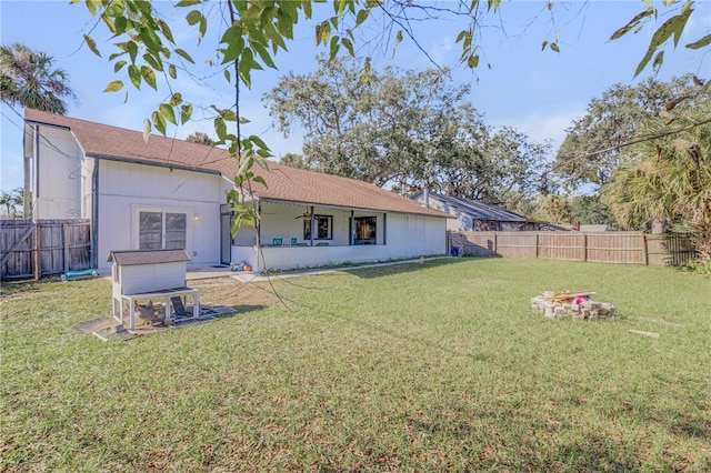 2715 Pine Tree Dr, Edgewater, FL 32141 - back of house featuring a fenced backyard and a ceiling fan