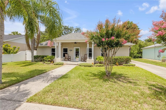 527 Old Minorcan Trl, New Smyrna Beach, FL 32168 - view of front of house featuring stucco siding, covered porch, a ceiling fan, and driveway
