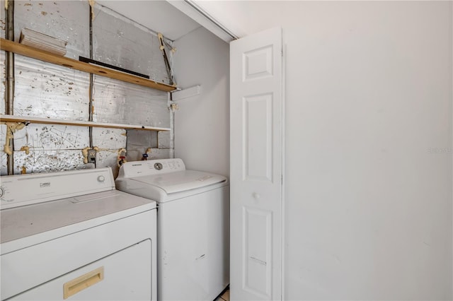 3132 Pine Tree Dr, Edgewater, FL 32141 - laundry area featuring washing machine and dryer
