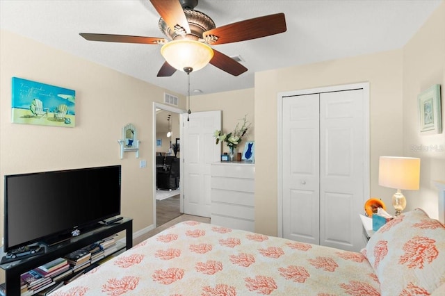318 Two Oaks Dr, Edgewater, FL 32141 - bedroom featuring a closet and ceiling fan