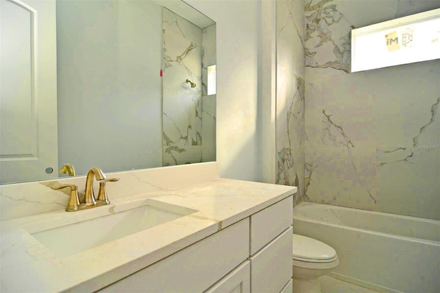 full bathroom featuring tiled shower / bath, vanity, and toilet