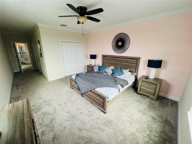 bedroom with crown molding, carpet flooring, a closet, and ceiling fan