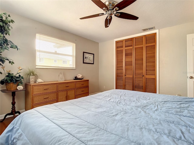 bedroom featuring a closet and ceiling fan