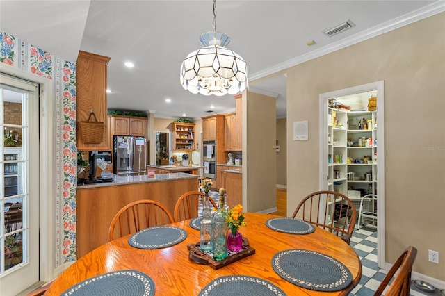 dining room featuring crown molding, light hardwood / wood-style floors, and sink