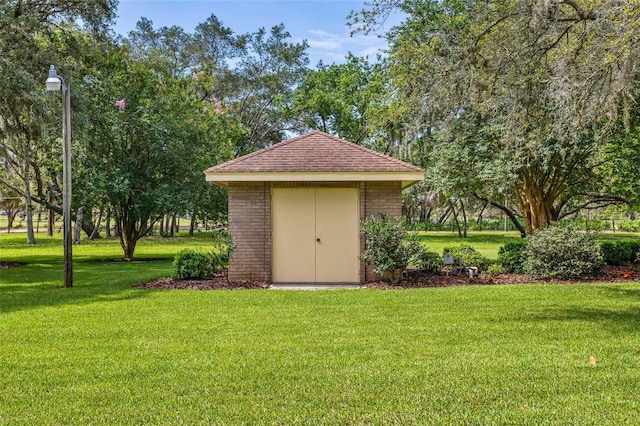 view of outdoor structure with a yard