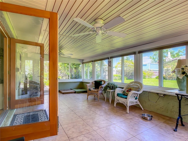 sunroom / solarium with ceiling fan