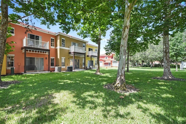 exterior space featuring a lawn