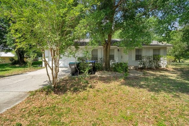 ranch-style house with a front lawn