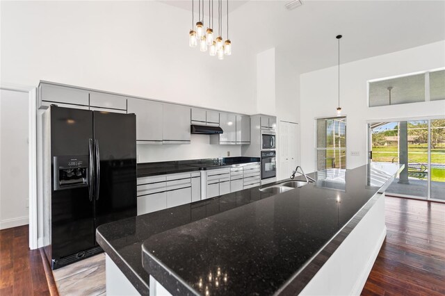 kitchen featuring sink, gray cabinets, dark wood-type flooring, black appliances, and decorative light fixtures