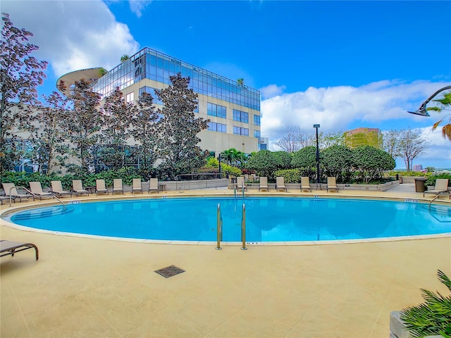 view of swimming pool