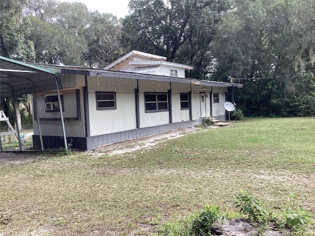 view of front of property with a front lawn