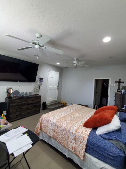 bedroom with ceiling fan