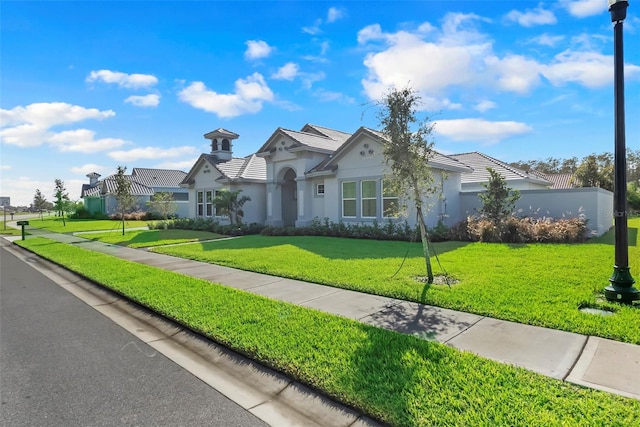 view of front facade with a front lawn