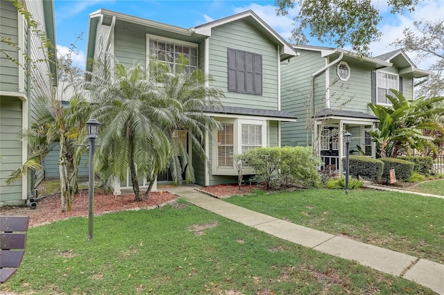 view of front facade featuring a front lawn