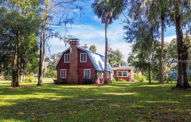 view of front of property with a front yard