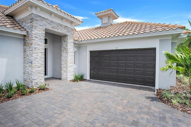 view of front facade with a garage