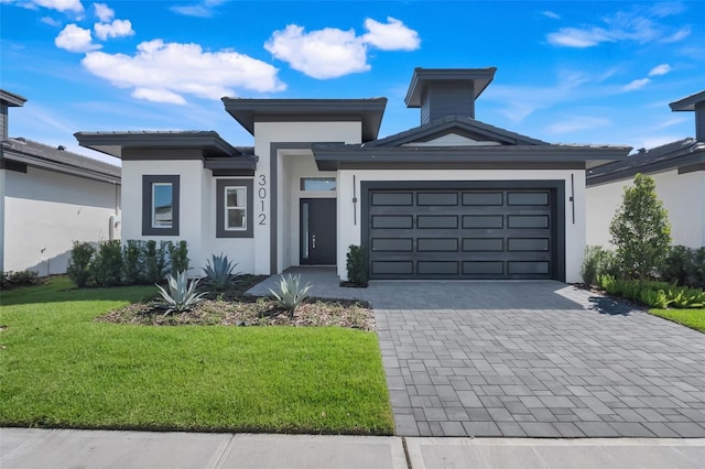 view of front of home featuring a front yard and a garage