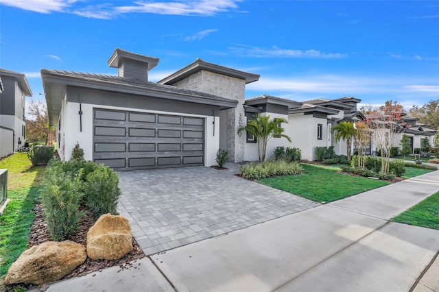 view of front facade featuring a garage and a front yard