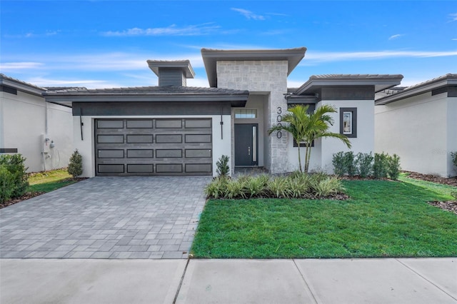 view of front facade with a garage and a front yard