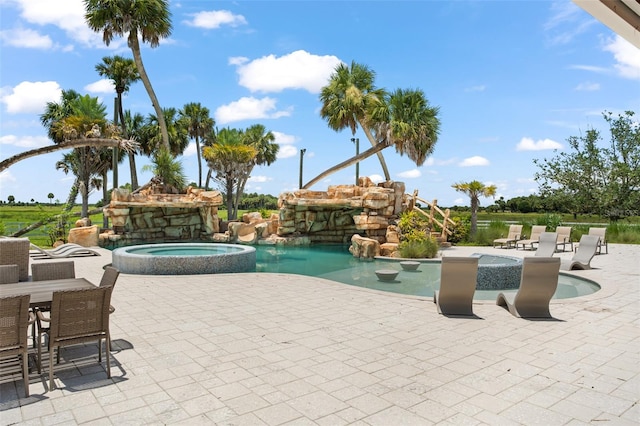 view of pool with an in ground hot tub and a patio