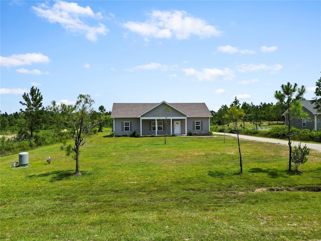 ranch-style house featuring a front yard