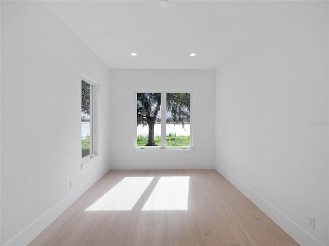 unfurnished room featuring light wood finished floors, recessed lighting, and baseboards