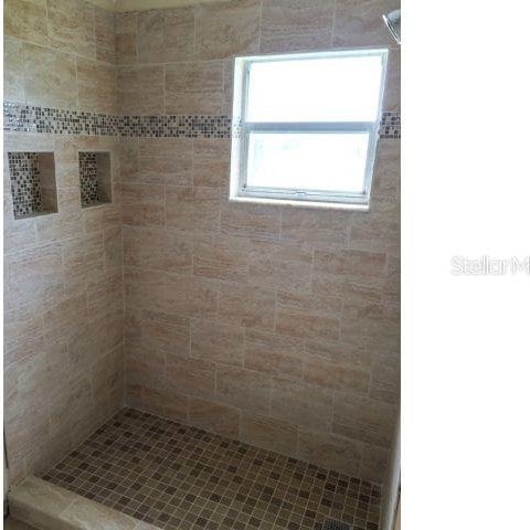 bathroom featuring tiled shower