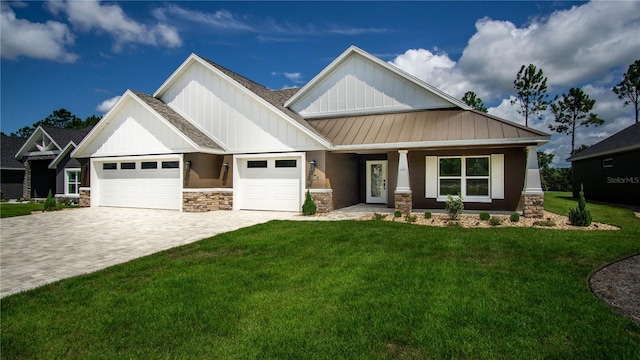 craftsman inspired home featuring a front lawn and a garage