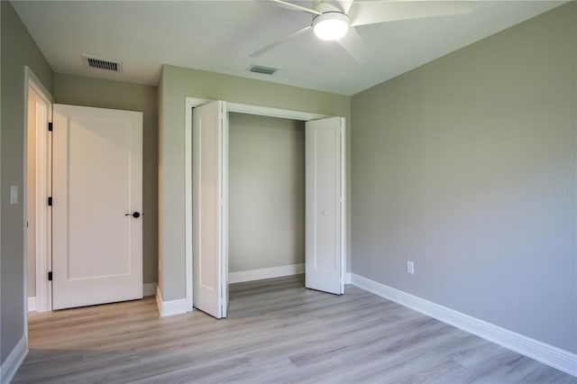 unfurnished bedroom with a closet, light hardwood / wood-style floors, and ceiling fan