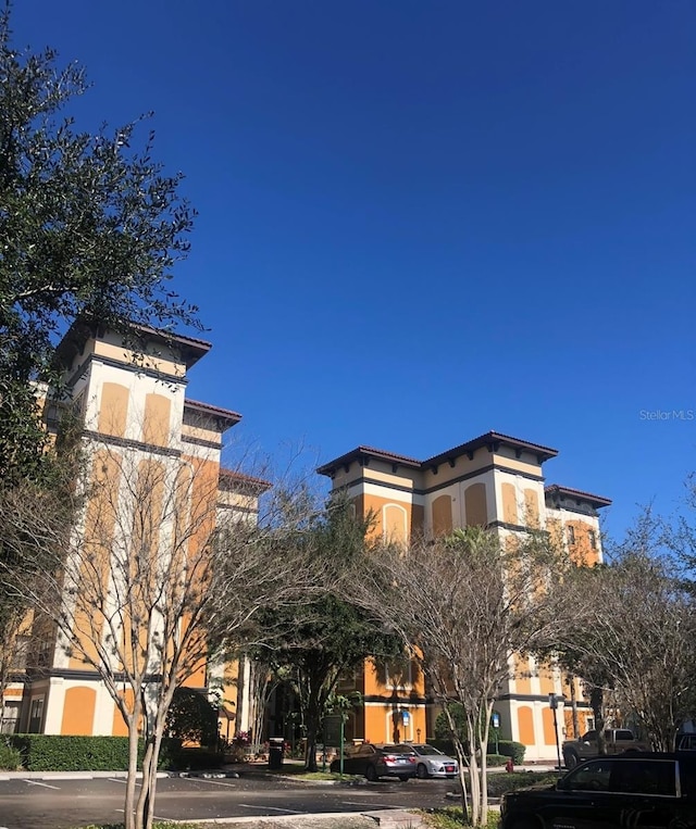 12521 Floridays Resort Dr Unit 302F, Orlando, FL 32821 - view of building exterior