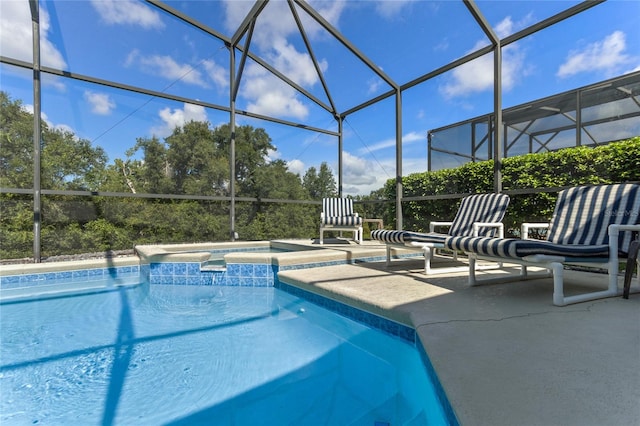 view of pool with an in ground hot tub, a lanai, and a patio area