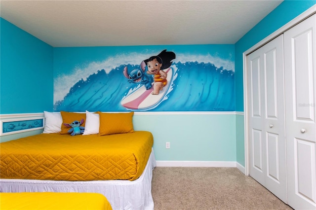 unfurnished bedroom featuring light carpet, a textured ceiling, and a closet