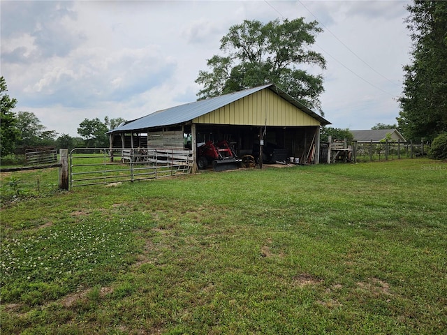 view of yard featuring an outdoor structure and a rural view