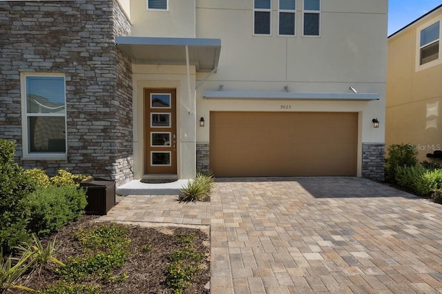 view of front facade with a garage