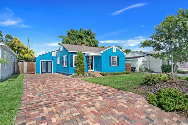 ranch-style house featuring a front yard