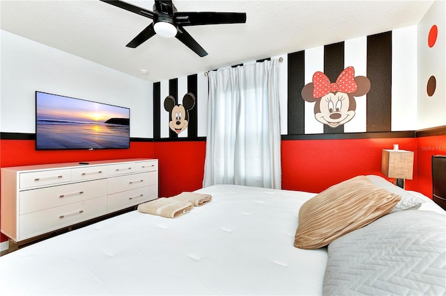 bedroom featuring ceiling fan