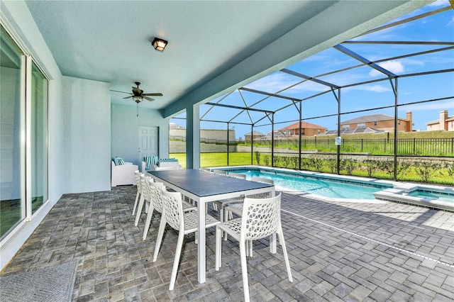 sunroom / solarium featuring a swimming pool and ceiling fan